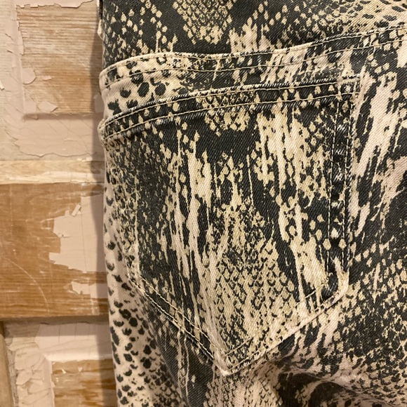 Snake Skin jeans from Victoria Secret - Picture 7 of 9
